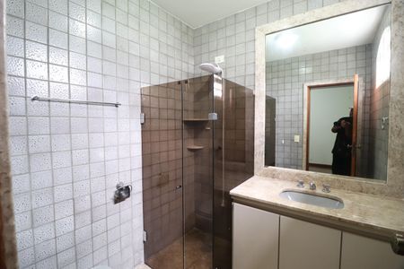 Casa para alugar com 424m², 4 quartos e 5 vagasBanheiro do Quarto 2