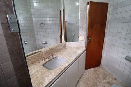 Casa para alugar com 424m², 4 quartos e 5 vagasBanheiro Social