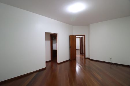 Casa para alugar com 424m², 4 quartos e 5 vagasQuarto 3 - Suíte