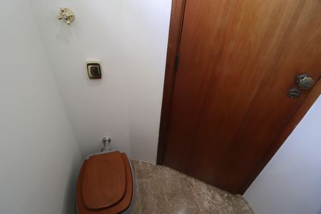 Casa para alugar com 424m², 4 quartos e 5 vagasLavabo