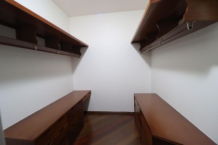 Casa para alugar com 424m², 4 quartos e 5 vagasQuarto 3 - Suíte - Closet