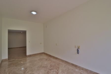 Casa para alugar com 424m², 4 quartos e 5 vagasSala