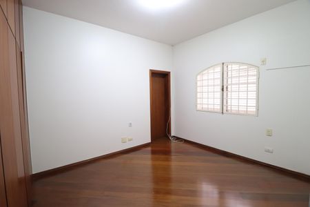 Casa para alugar com 424m², 4 quartos e 5 vagasQuarto 2 - Suíte