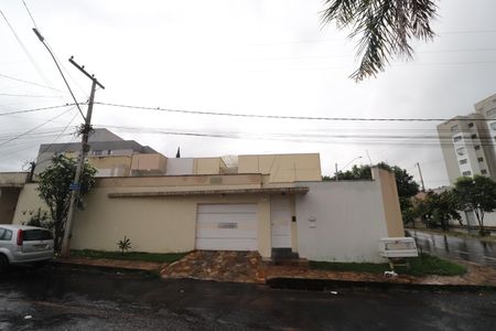 Apartamento para alugar com 67m², 2 quartos e 1 vagaFachada