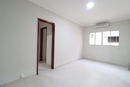 Sala de apartamento para alugar com 2 quartos, 67m² em Dona Zulmira, Uberlândia