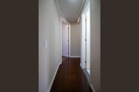 Corredor  de apartamento para alugar com 3 quartos, 136m² em Jardim Londrina, São Paulo