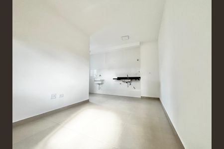 Sala/Cozinha de apartamento para alugar com 2 quartos, 40m² em Vila Vitorio Mazzei, São Paulo