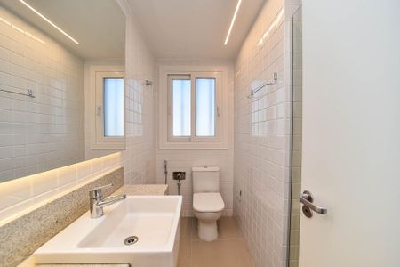 Banheiro da Suíte 1 de apartamento para alugar com 2 quartos, 88m² em Jardim Europa, Porto Alegre