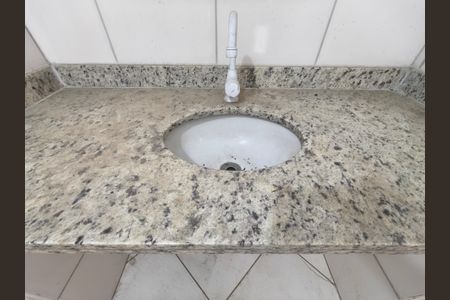 Casa à venda com 64m², 2 quartos e 1 vagaBanheiro Social