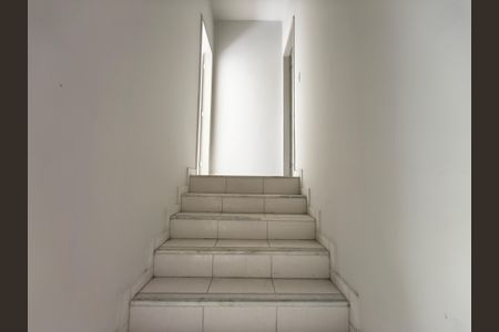 Casa à venda com 64m², 2 quartos e 1 vagaEscada Andar Superior