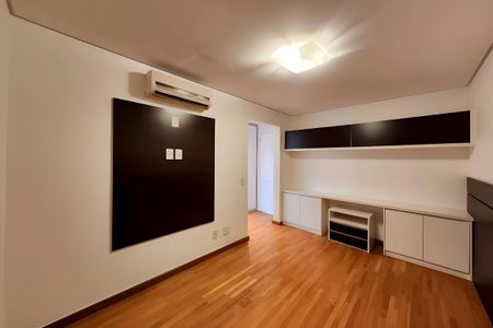 Apartamento para alugar com 4 quartos, 210m² em Vila Olímpia, São Paulo