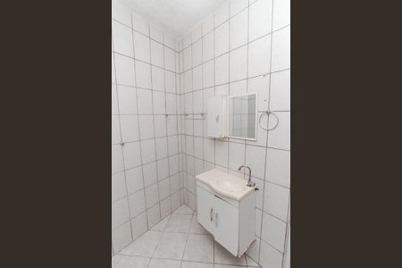 Banheiro de casa para alugar com 1 quarto, 55m² em Vila Sabrina, São Paulo