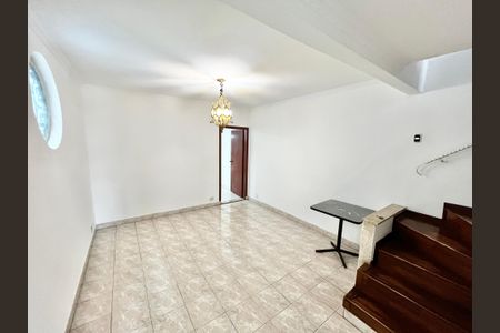Casa para alugar com 200m², 3 quartos e 1 vaga Casa para alugar com 200m², 3 quartos e 1 vagaSala