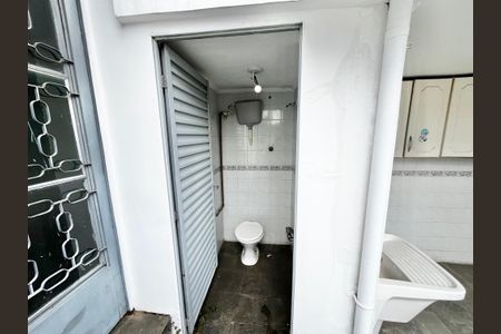 Casa para alugar com 200m², 3 quartos e 1 vaga Casa para alugar com 200m², 3 quartos e 1 vagaBanheiro de serviço