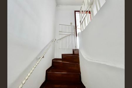 Casa para alugar com 200m², 3 quartos e 1 vaga Casa para alugar com 200m², 3 quartos e 1 vagaEscada