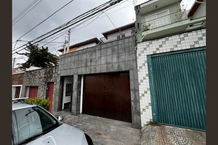 Casa para alugar com 200m², 3 quartos e 1 vaga Casa para alugar com 200m², 3 quartos e 1 vagaFachada