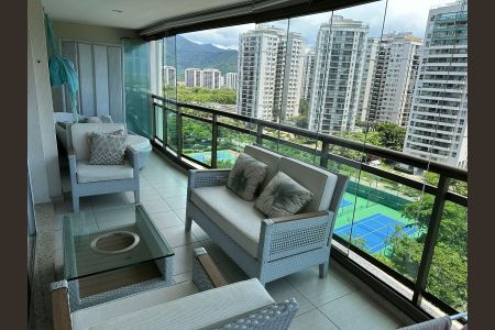 Apartamento à venda com 150m², 4 quartos e 2 vagas Apartamento à venda com 150m², 4 quartos e 2 vagasVaranda