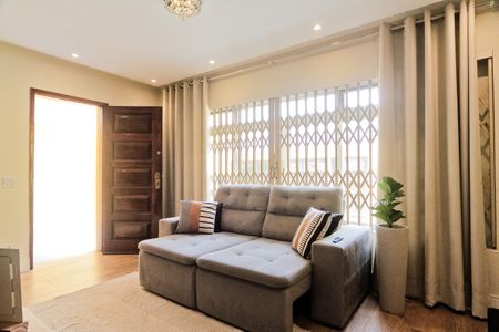 Casa à venda com 202m², 3 quartos e 4 vagasSala