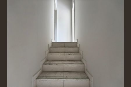 Casa para alugar com 64m², 2 quartos e 1 vagaEscada Andar Superior