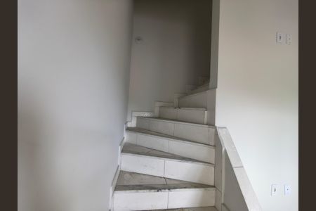 Casa para alugar com 64m², 2 quartos e 1 vagaEscada Andar Superior