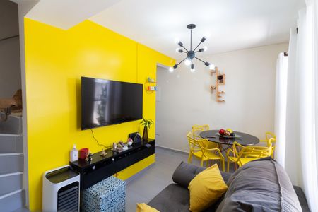 Sala de casa de condomínio à venda com 2 quartos, 54m² em Vila Polopoli, São Paulo