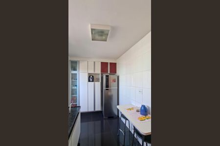 Apartamento à venda com 173m², 4 quartos e 4 vagas Apartamento à venda com 173m², 4 quartos e 4 vagasCozinha