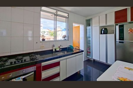Apartamento à venda com 173m², 4 quartos e 4 vagas Apartamento à venda com 173m², 4 quartos e 4 vagasCozinha