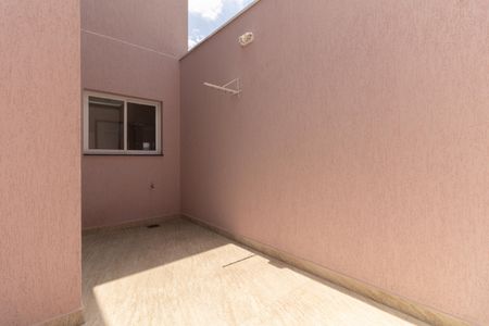 Casa para alugar com 84m², 2 quartos e 1 vagaQuintal