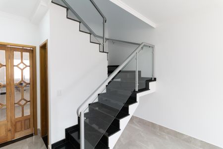 Casa para alugar com 84m², 2 quartos e 1 vagaEscada