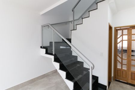 Casa para alugar com 84m², 2 quartos e 1 vaga Casa para alugar com 84m², 2 quartos e 1 vagaEscada