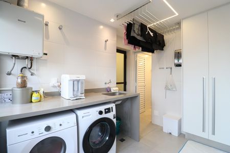 Apartamento à venda com 230m², 4 quartos e 4 vagasÁrea e banheiro de Serviço