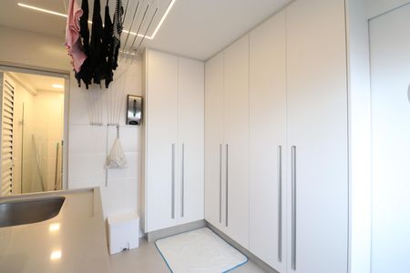 Apartamento à venda com 230m², 4 quartos e 4 vagasÁrea e banheiro de Serviço