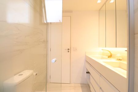 Apartamento à venda com 230m², 4 quartos e 4 vagasBanheiro da Suíte 3