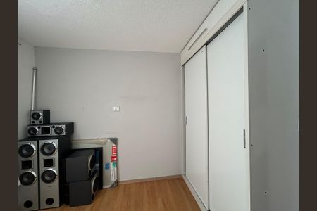 Quarto 1 de apartamento para alugar com 2 quartos, 50m² em Vila Zat, São Paulo