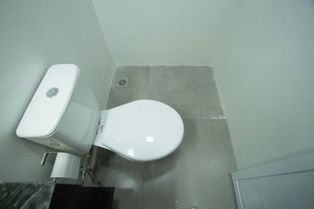 Casa para alugar com 288m², 2 quartos e 2 vagasBanheiro Piso Inferior 