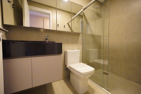 Banheiro de kitnet/studio para alugar com 1 quarto, 31m² em Trindade, Florianópolis