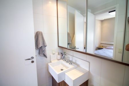 Apartamento à venda com 103m², 3 quartos e 2 vagas Apartamento à venda com 103m², 3 quartos e 2 vagasBanheiro da Suíte