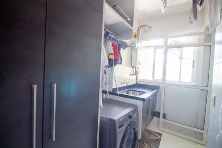 Apartamento à venda com 103m², 3 quartos e 2 vagas Apartamento à venda com 103m², 3 quartos e 2 vagasÁrea de Serviço