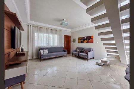 Casa à venda com 3 quartos, 118m² em Vila Lucinda, Santo André