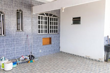 Casa para alugar com 100m², 2 quartos e sem vagaVaranda