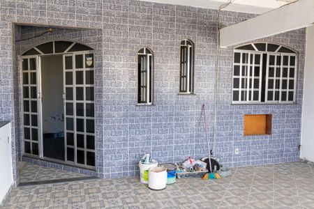 Casa para alugar com 100m², 2 quartos e sem vagaVaranda