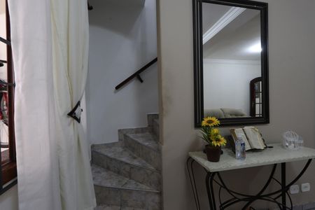 Casa à venda com 375m², 3 quartos e 2 vagasEscada