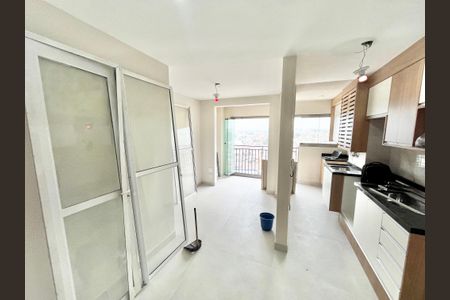 Sala/Cozinha de apartamento para alugar com 3 quartos, 56m² em Vila Hebe, São Paulo