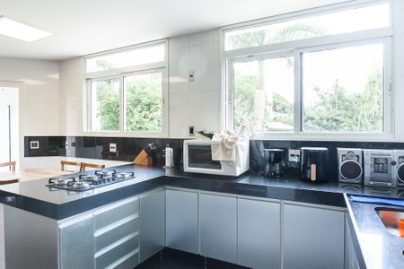 Casa de condomínio para alugar com 2300m², 5 quartos e 10 vagasCozinha