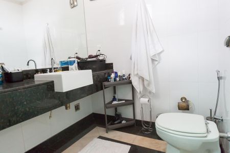 Casa de condomínio para alugar com 2300m², 5 quartos e 10 vagasBanheiro suite 4