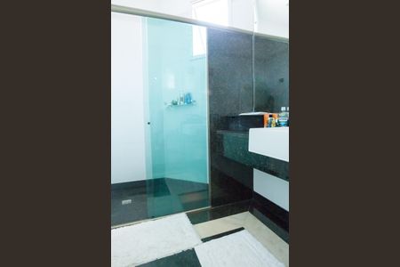 Casa de condomínio para alugar com 2300m², 5 quartos e 10 vagasBanheiro suite 4