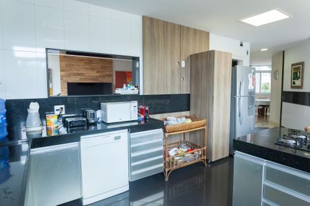 Casa de condomínio para alugar com 2300m², 5 quartos e 10 vagasCozinha