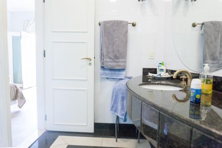 Casa de condomínio para alugar com 2300m², 5 quartos e 10 vagasBanheiro suite 3