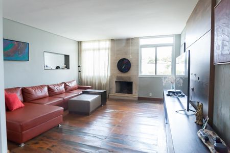 Casa de condomínio para alugar com 2300m², 5 quartos e 10 vagasSala de TV