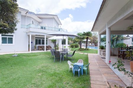 Casa de condomínio para alugar com 2300m², 5 quartos e 10 vagasQuintal